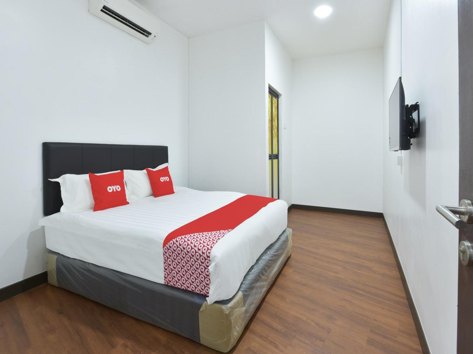 Oyo 90869 Hotel Madeena Inn Sepang Eksteriør bilde