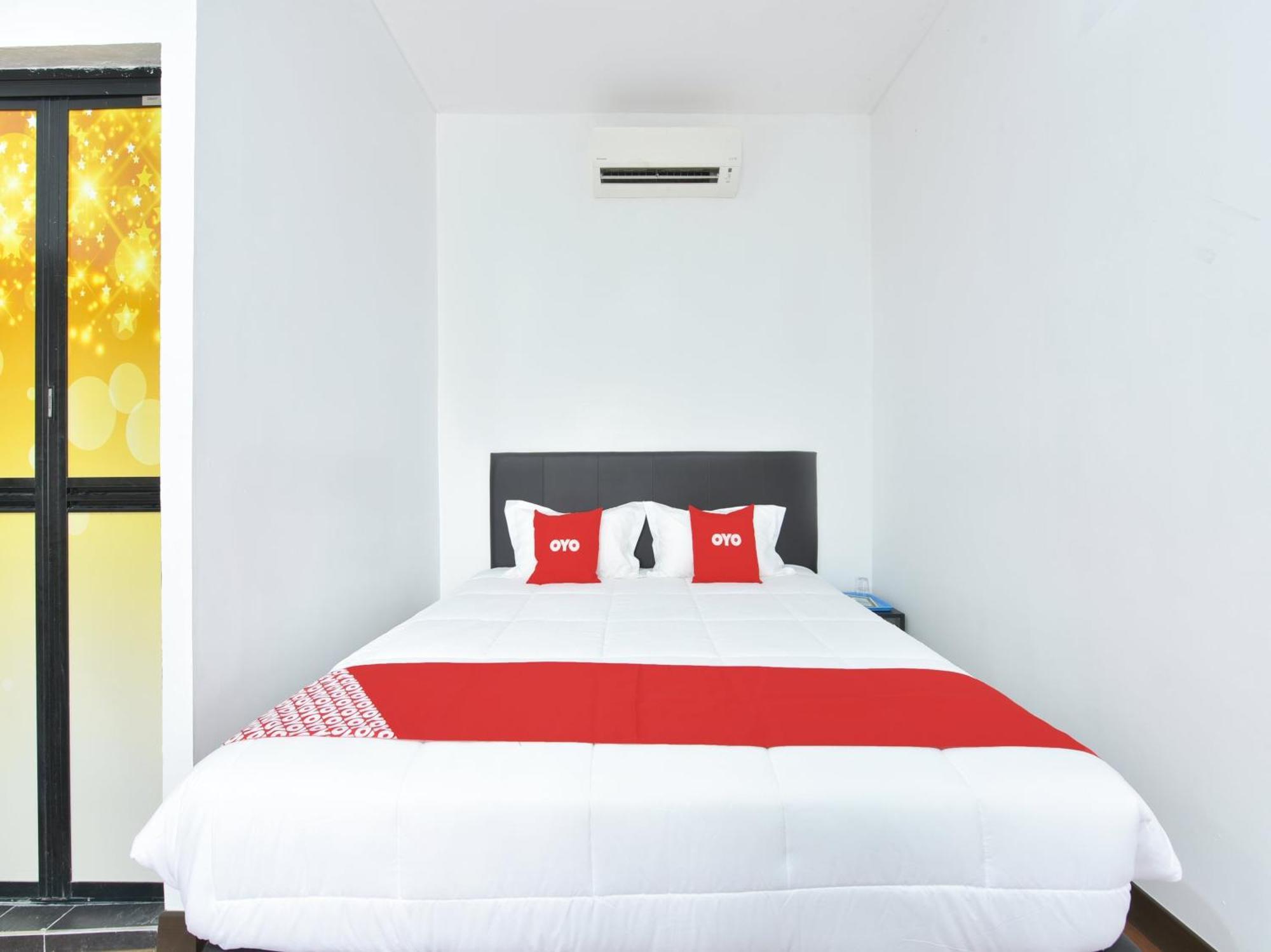 Oyo 90869 Hotel Madeena Inn Sepang Eksteriør bilde