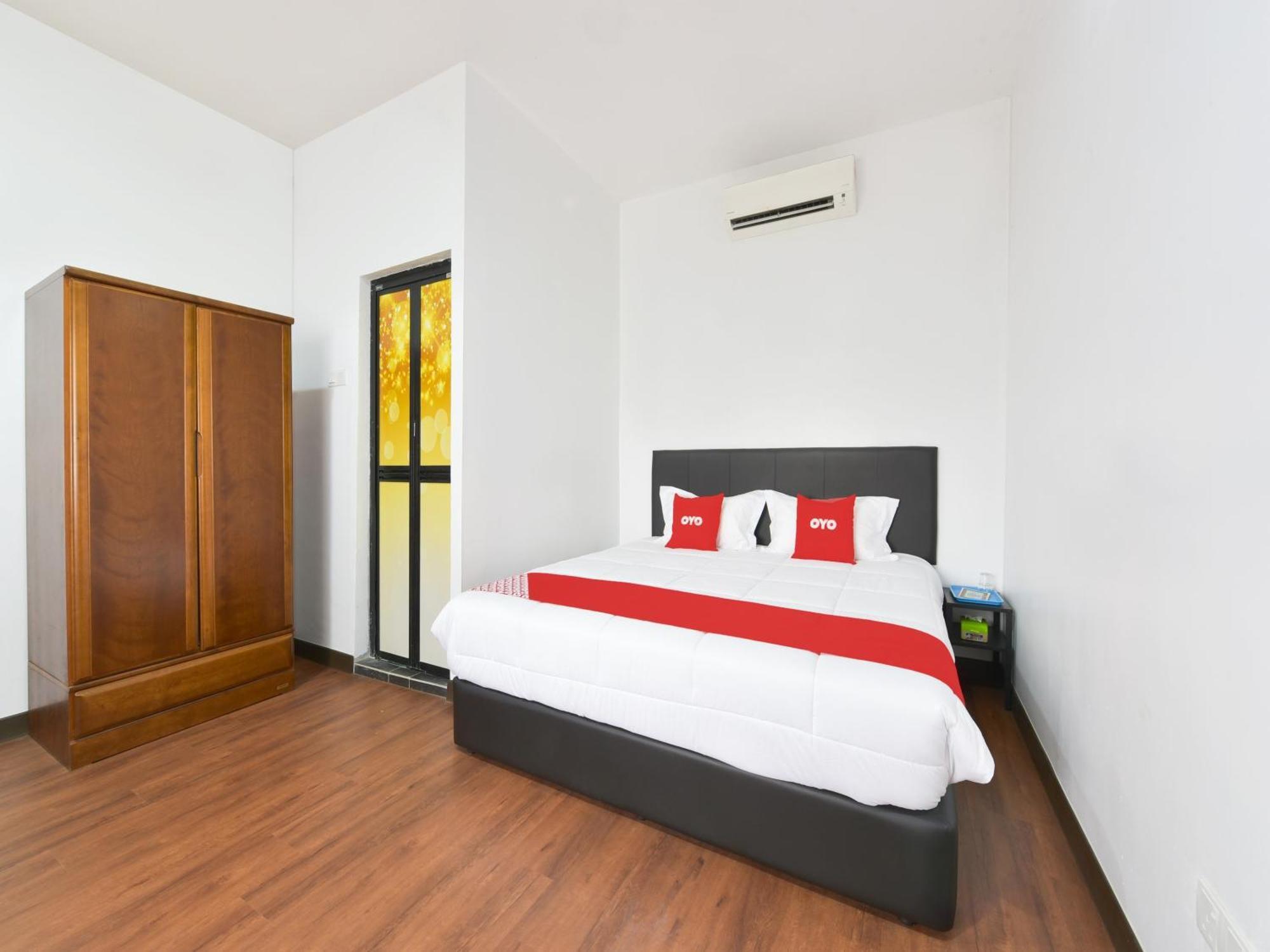 Oyo 90869 Hotel Madeena Inn Sepang Eksteriør bilde