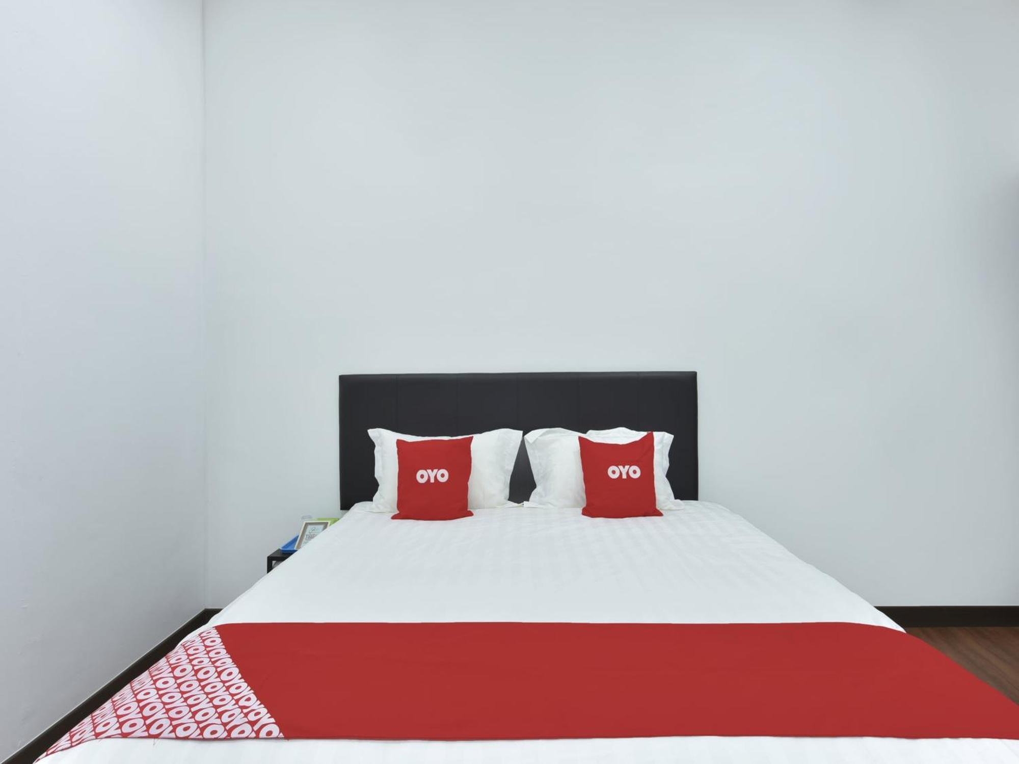 Oyo 90869 Hotel Madeena Inn Sepang Eksteriør bilde