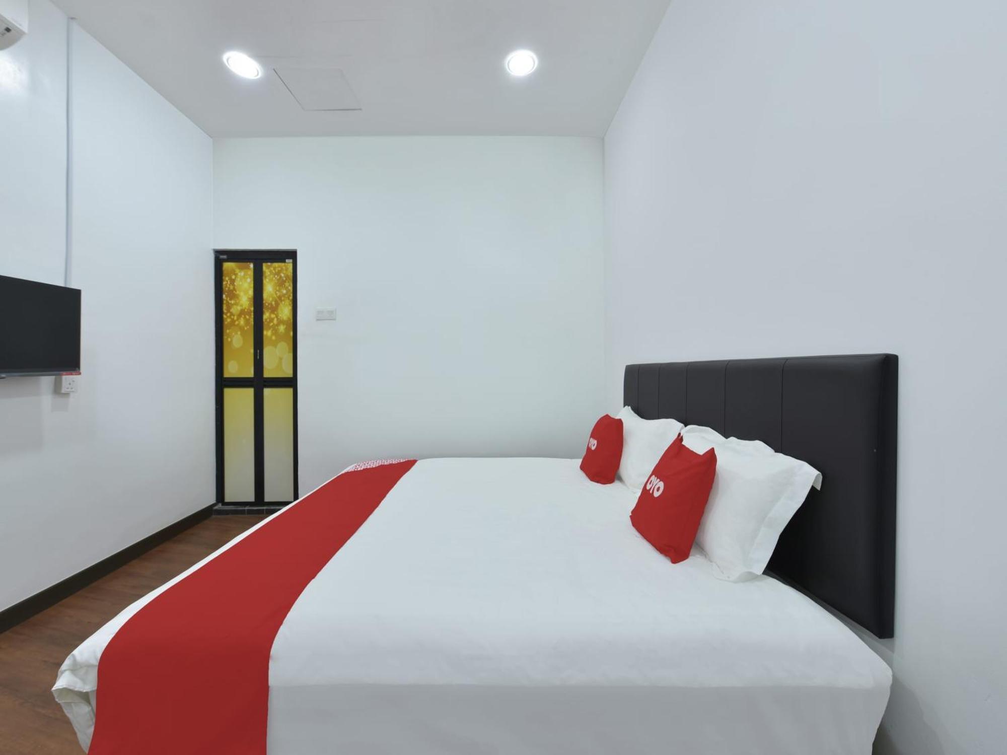 Oyo 90869 Hotel Madeena Inn Sepang Eksteriør bilde