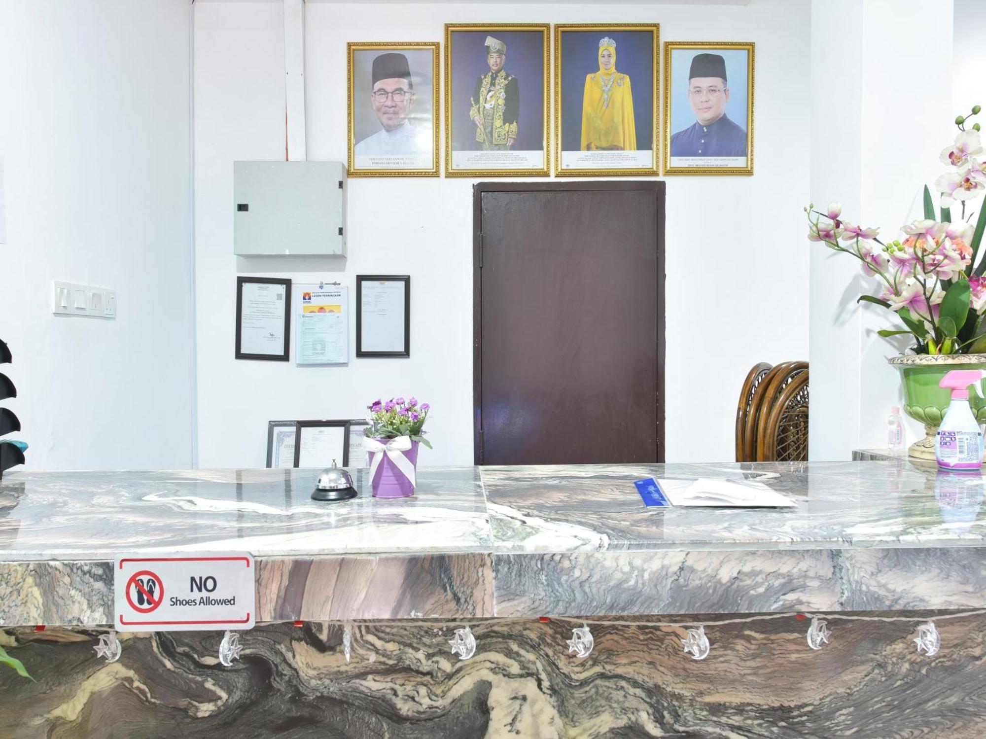 Oyo 90869 Hotel Madeena Inn Sepang Eksteriør bilde