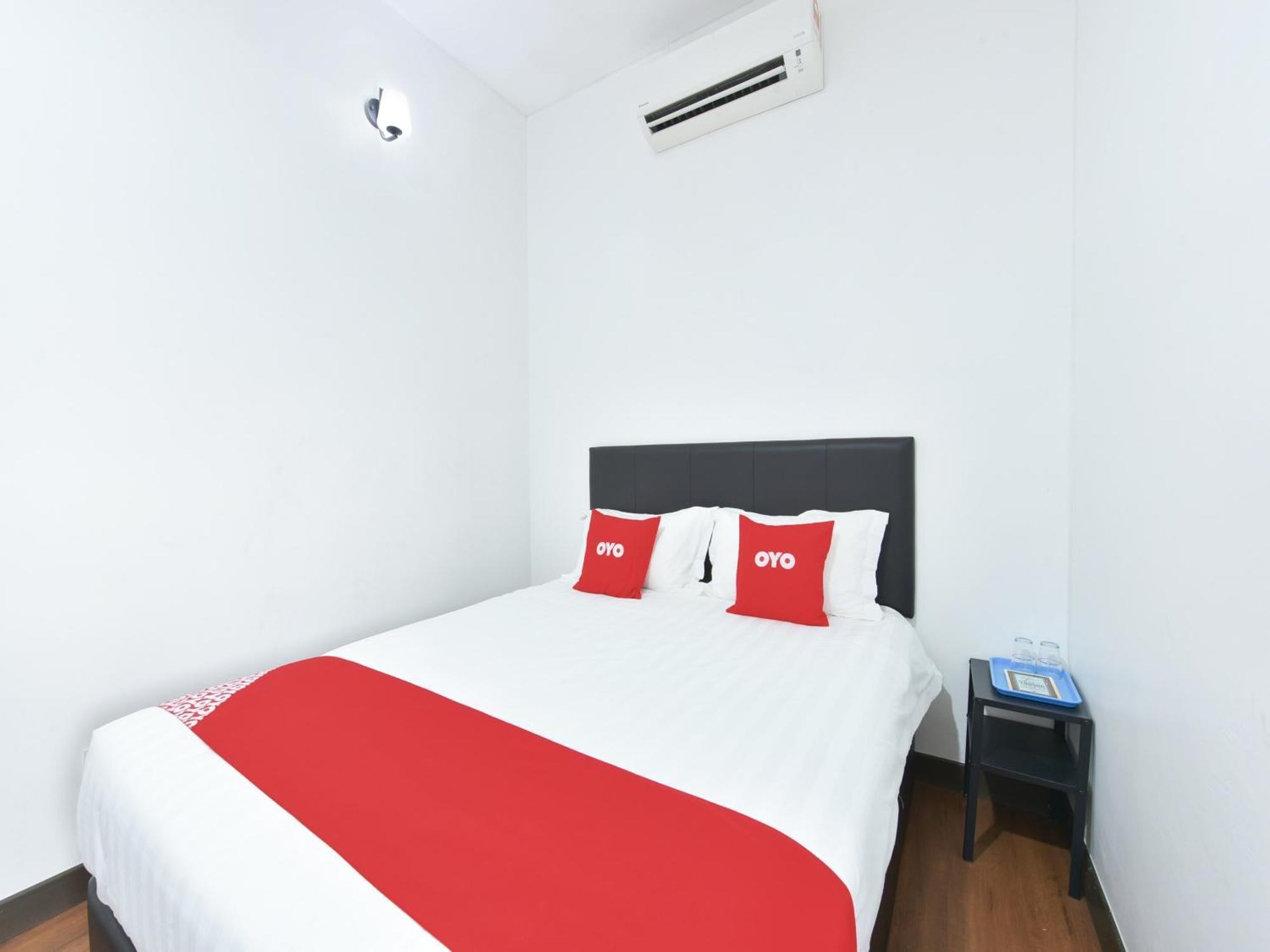 Oyo 90869 Hotel Madeena Inn Sepang Eksteriør bilde