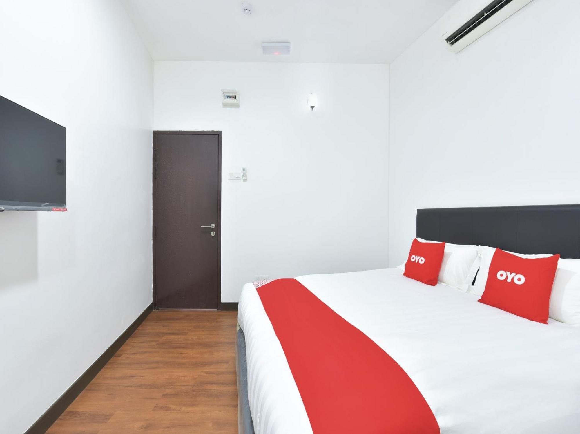 Oyo 90869 Hotel Madeena Inn Sepang Eksteriør bilde