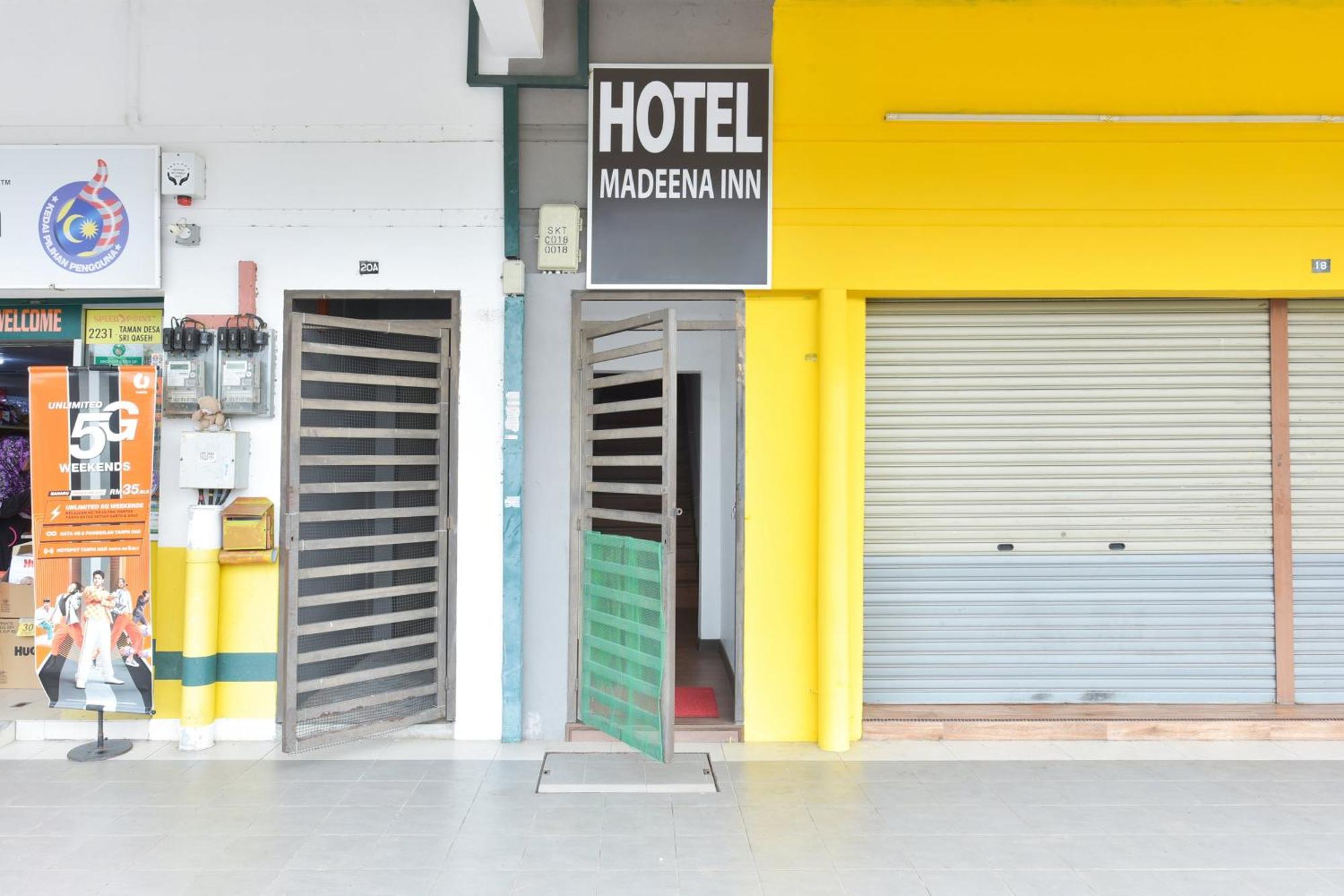 Oyo 90869 Hotel Madeena Inn Sepang Eksteriør bilde
