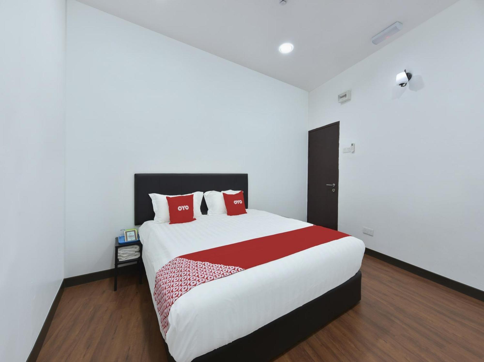 Oyo 90869 Hotel Madeena Inn Sepang Eksteriør bilde