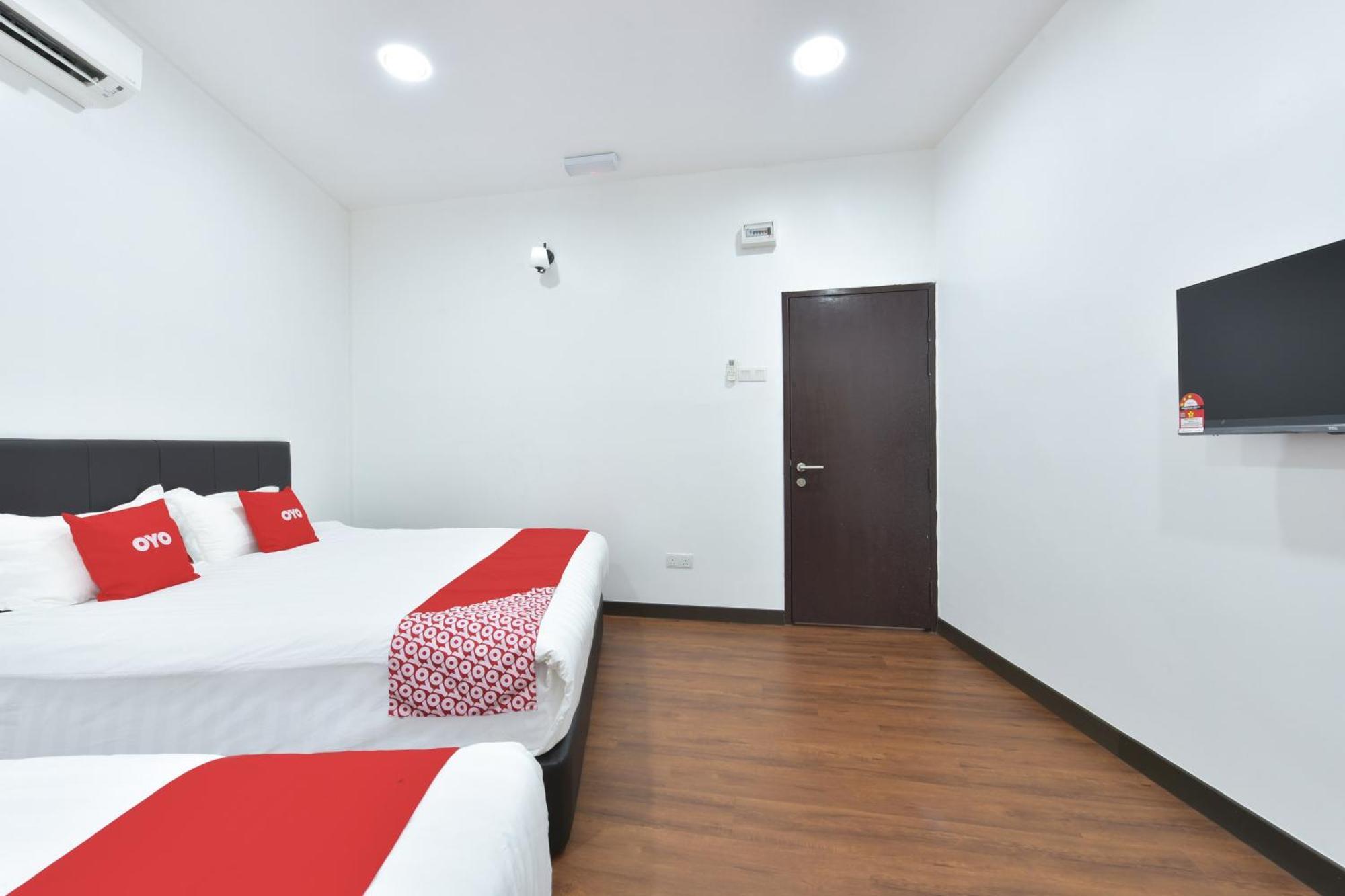 Oyo 90869 Hotel Madeena Inn Sepang Eksteriør bilde