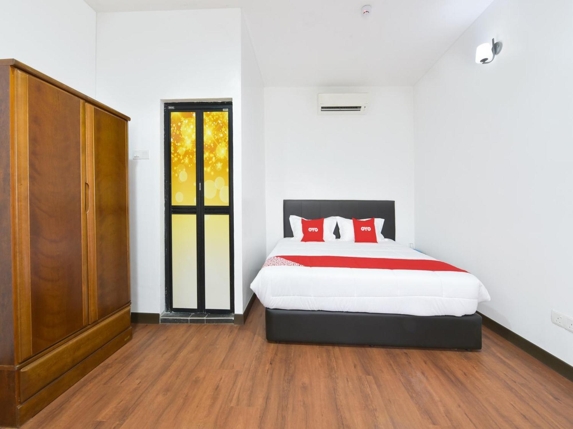 Oyo 90869 Hotel Madeena Inn Sepang Eksteriør bilde